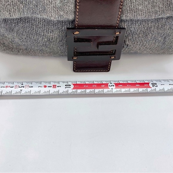 Cashmere wool grey Fendi baguette - Picture 5 of 9
